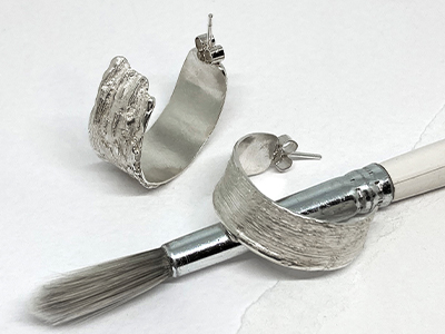 Silver earrings made with a brushstroke of silver